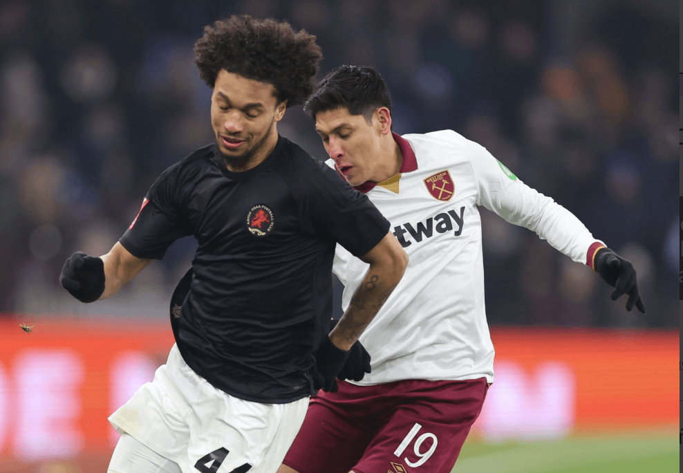 Edson Álvarez fue titular con nuevo DT del West Ham pero fueron eliminados