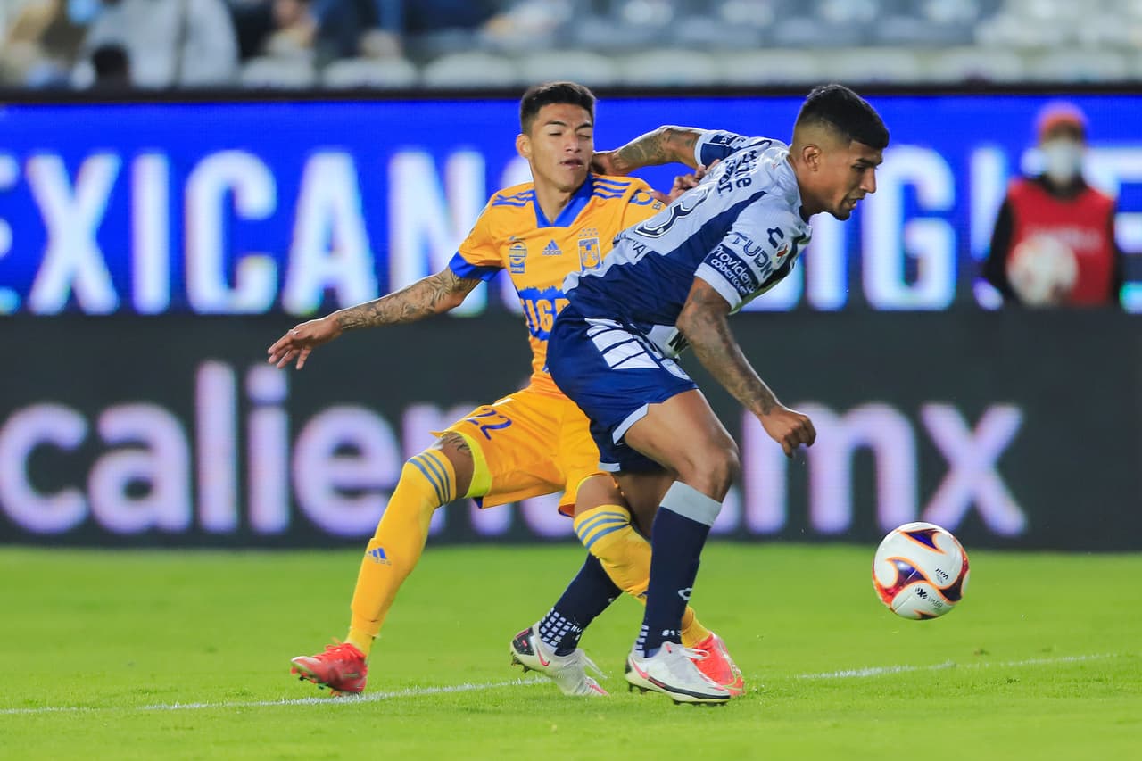 Roberto de la Rosa agarra adelantado a Nahuel y consigue el tanto que la da la victoria a 1-0 sobre los Tigres. Los felinos quedan fuera de del repechaje y Pachuca recupera posiciones y llega a la onceava plaza.