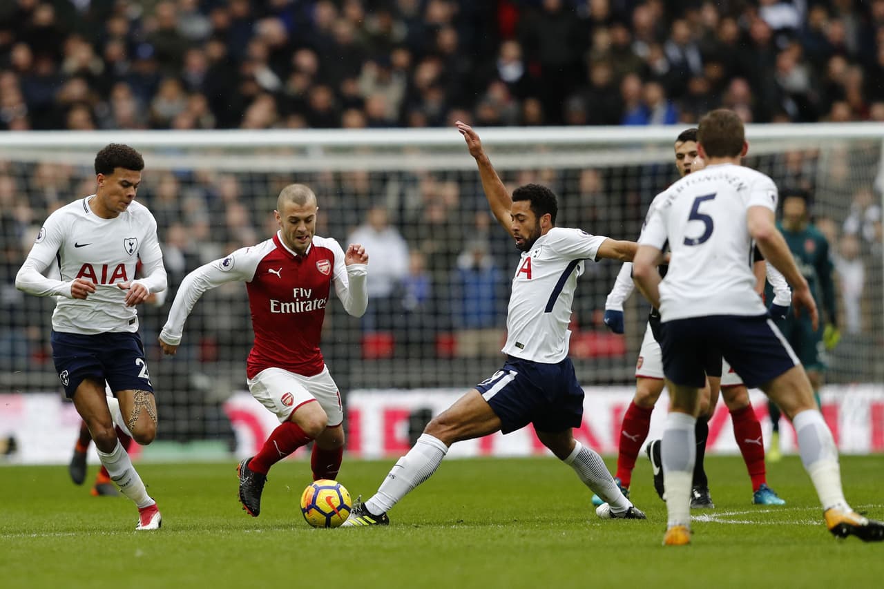 Tottenham controló los impulsos del Arsenal en un juego que para el descanso se fue con la igualdad, en un equilibrio que favorecía a las defensas.