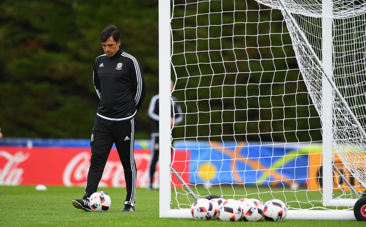 En la Eurocopa de Francia 2016, la única selección que empleó este audaz sistema de juego solo para locos fue el País de Gales dirigido por Chris Coleman.