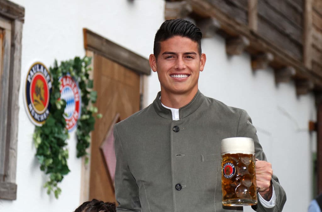 Jugadores del Bayern Munich vivieron una jornada diferente en medio de la celebración del Oktoberfest, tradicional celebración bávara que les permitió compartir en familia.