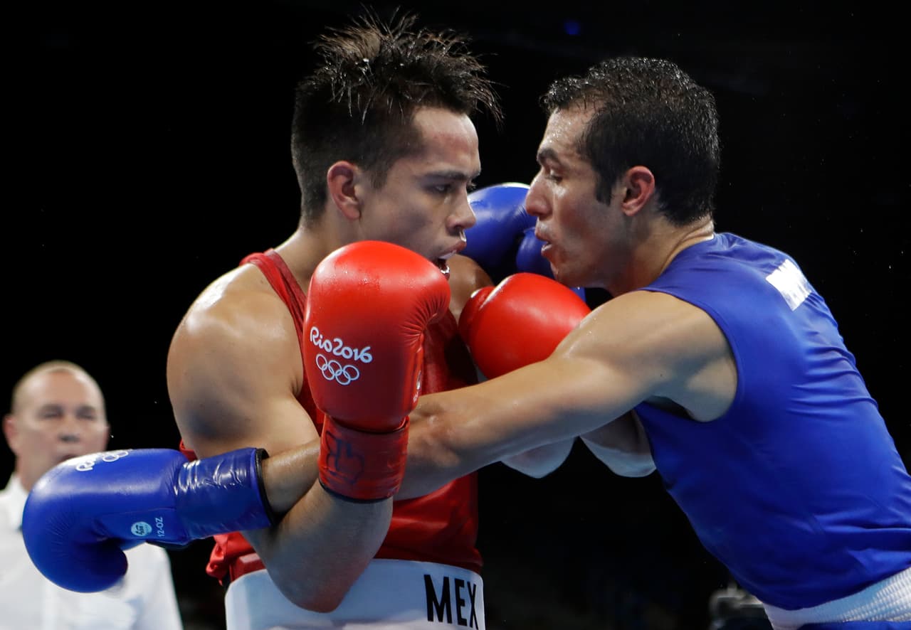 Eso le costó recibir una advertencia del referee y aunque salió abajo en la puntuación del último episodio, ya nada le quitó su pase a la semifinal.