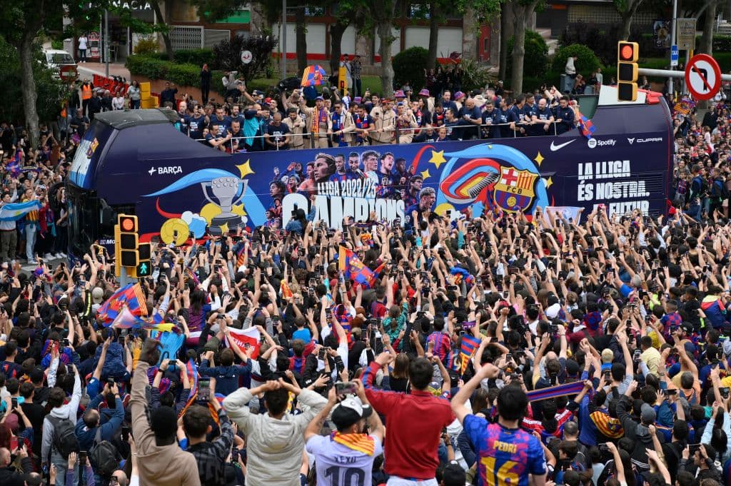 Barcelona celebró título de LaLiga junto al equipo Femenil y despidió a Busquets