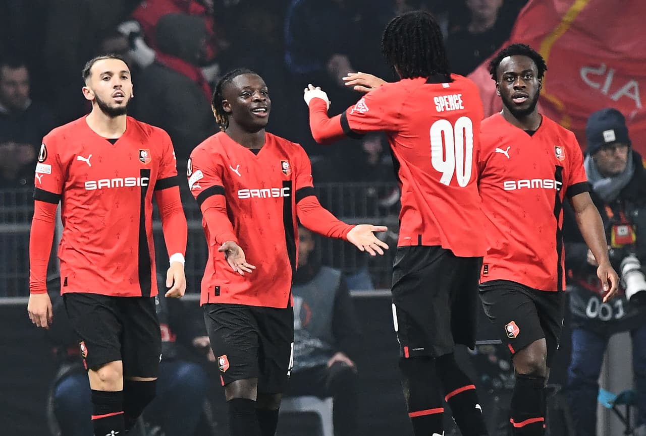 En la segunda parte de la jornada, el Unión Berlín venció 3-1 al Ajax, la Roma le ganó 2-0 al Salzburg, el Rennes derrotó 1-0 al Shaktar y en el platillo fuerte: el Manchester United le ganó 2-1 al Barcelona y por marcador global, los culés quedaron eliminados.