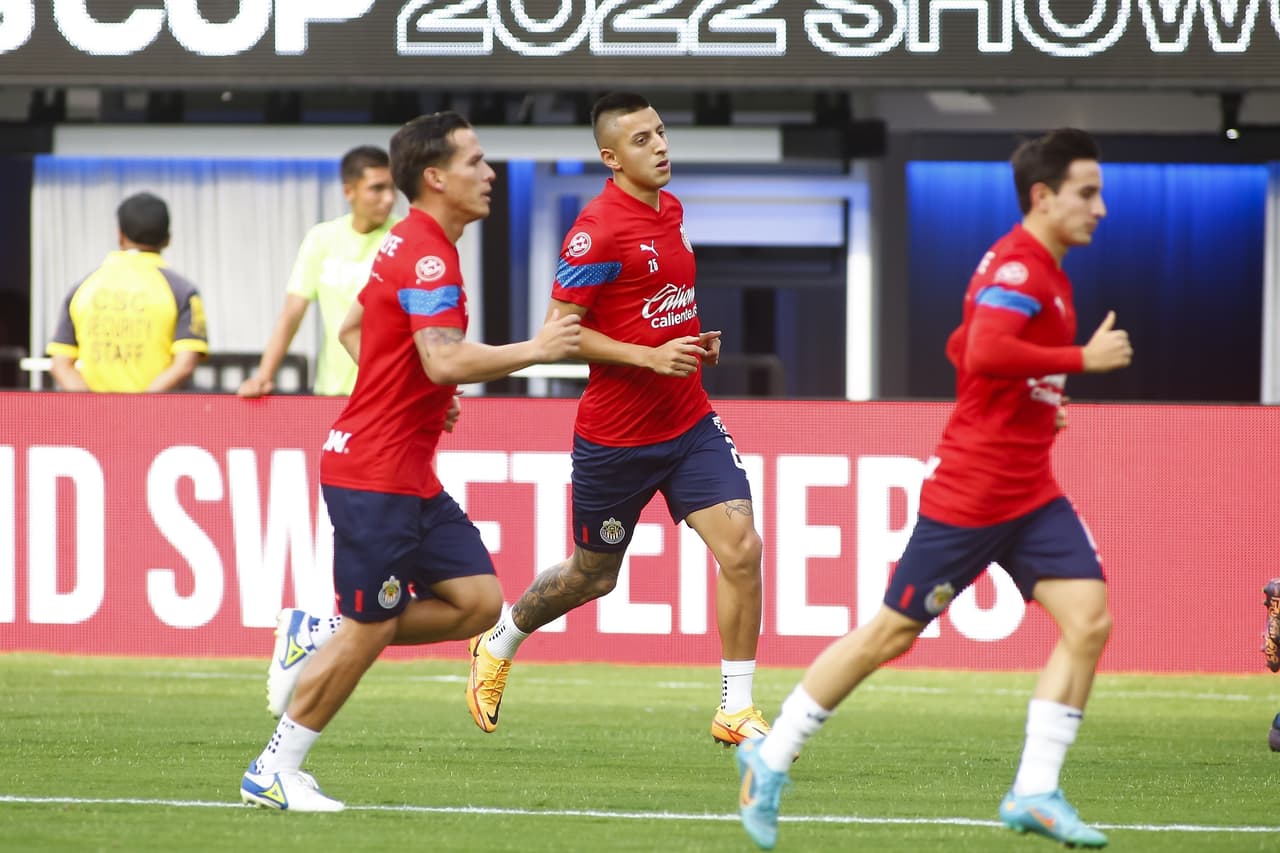 Chicharito y LA Galaxy confirmaron el mal momento de unas Chivas que siguen sin saber anotar y que otra vez se cansaron de fallar hasta que la defensa no pudo con la definición de Joveljic y un gran disparo de Pérez.