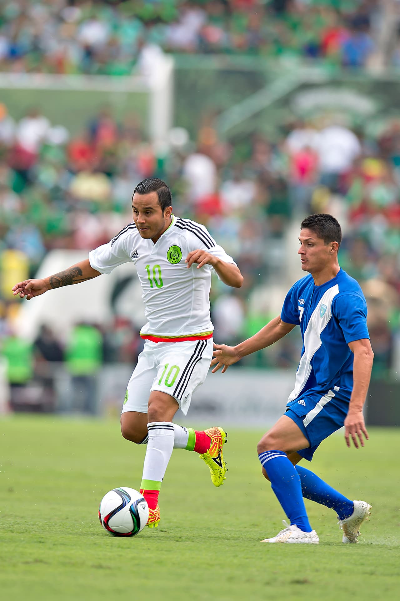 Luis Montes- intentó con disparos de media cancha pero todavía está lejos del nivel que mostraba antes de lesionarse. Calificación 8