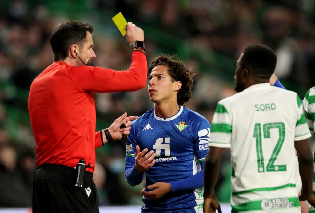 Celtic se impone 3-2 al Real Betis durante la última Jornada de la fase de Grupos en la UEFA Europa League. Welsh, Henderson y Turnbull le dieron la victoria al equipo escocés, mientras que Bain (autogol) y Borja Iglesias descontaron para los béticos. Diego Lainez jugó 63 minutos.