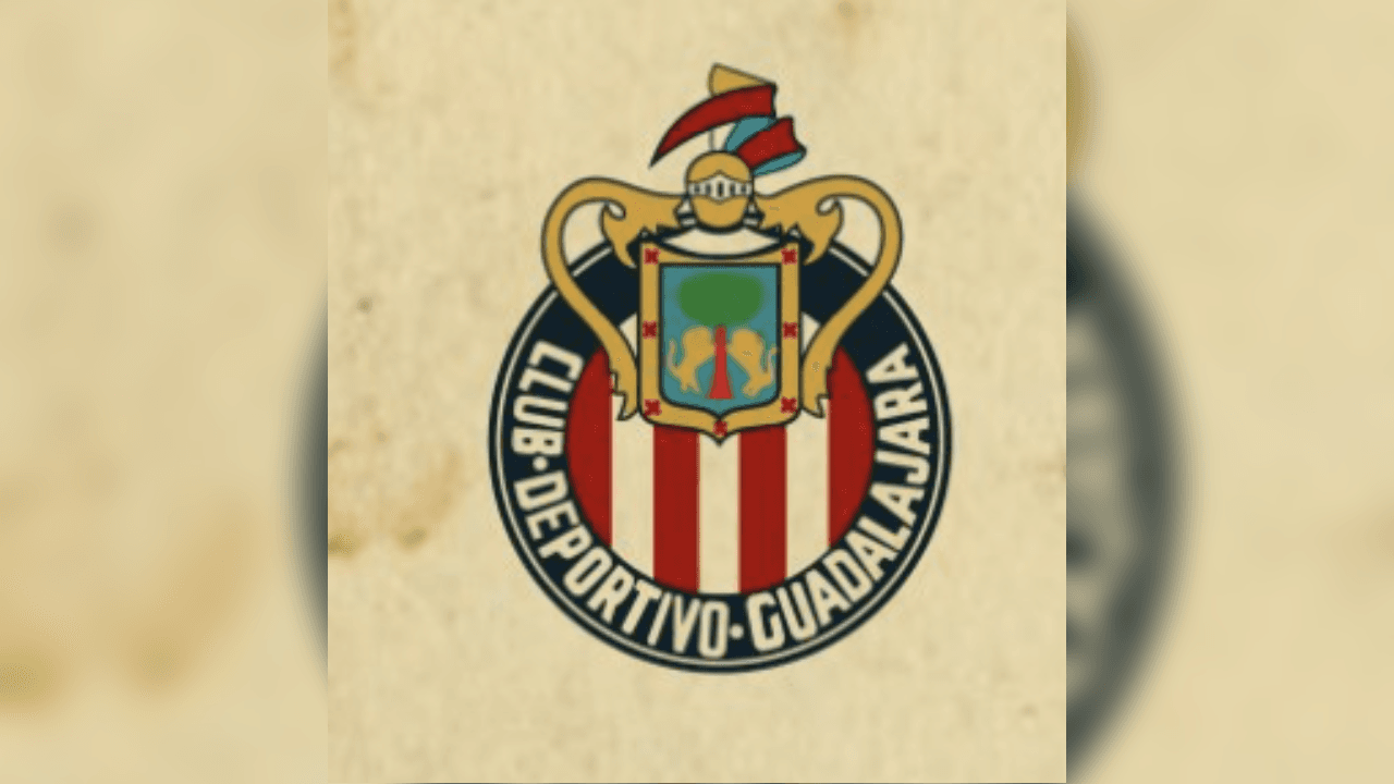 <b>Escudo Chivas</b>
<br>- Cambio de tonalidades por un azul más obscuro.
<br>- Además, se redujeron las líneas rojas de cinco anteriormente se pasó a tener solo cuatro.
<br>- Se estilizó el símbolo de la ciudad de Guadalajara.
