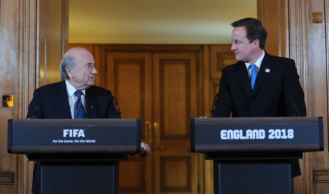 A estas elecciones de sede se les ha vinculado con sobornos para que fueran elegidos sobre países de mayor tradición futbolística y con mayor infraestructura como Inglaterra y Estados Unidos.