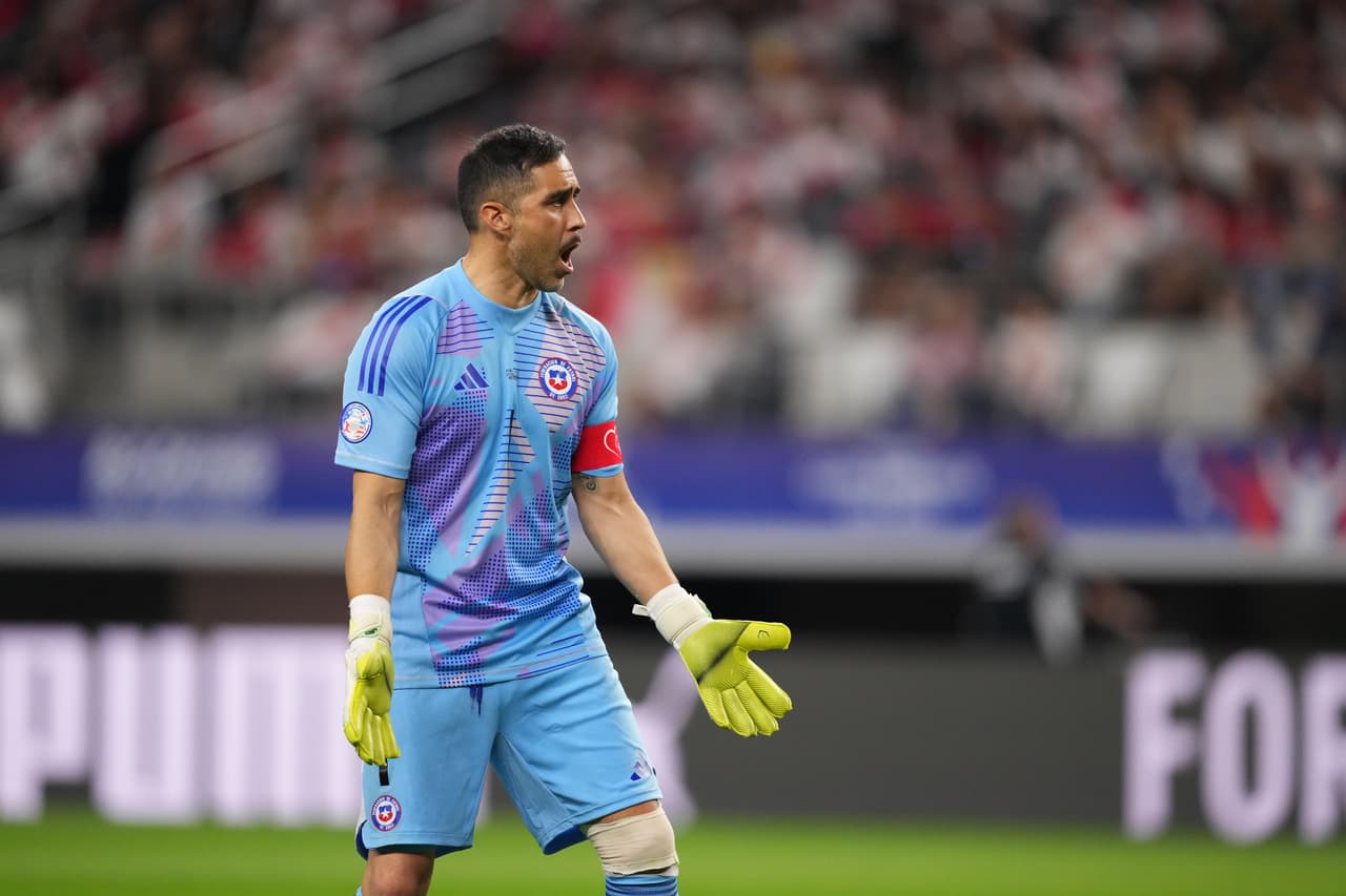 Claudio Bravo es el futbolista de mayor edad en disputar una Copa América