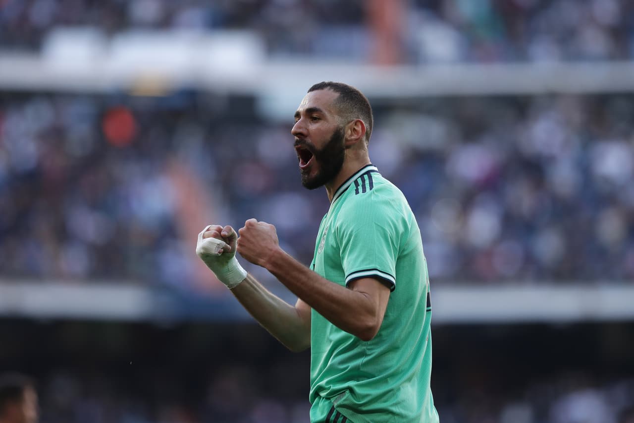 Benzema durante la elebración de gol.