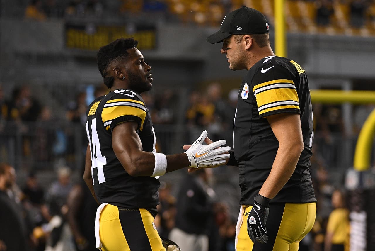 Antonio Brown y Ben Roethlisberger.
