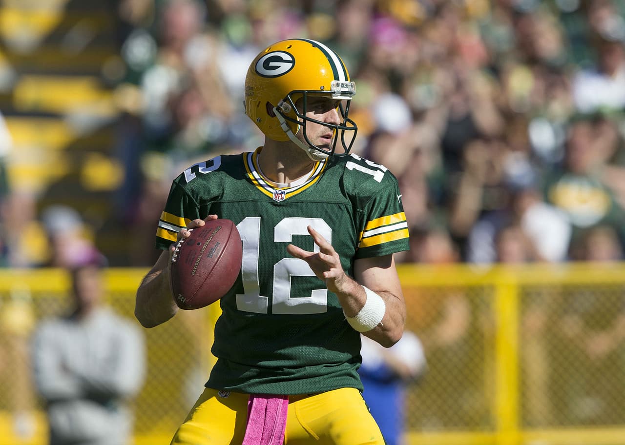 2. GREEN BAY PACKERS (5 - 0) Si bien Aaron Rodgers no ha sumado muchas yardas que lo ubiquen en el Top Ten de los pasadores, es el número dos en rating con 117.4 y líder en pases de touchdown con 13. Los Packers podrían argumentar un triunfo más que Patriots pero la calidad de los rivales es la diferencia. Las 5 victorias de Green Bay han sido sobre equipos que marchan con marca perdedora.