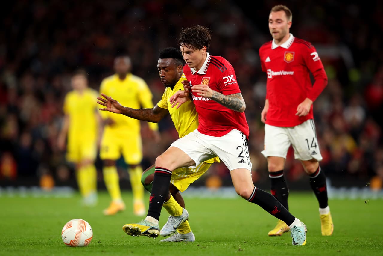 El Manchester United venció 3-0 al Sheriff, el Feyenoord cayó 1-0 con minutos de Santiago Giménez ante el Sturm y la Roma derrotó al Helsinki en la penúltima jornada de la Fase de Grupos de la UEFA Europa League.