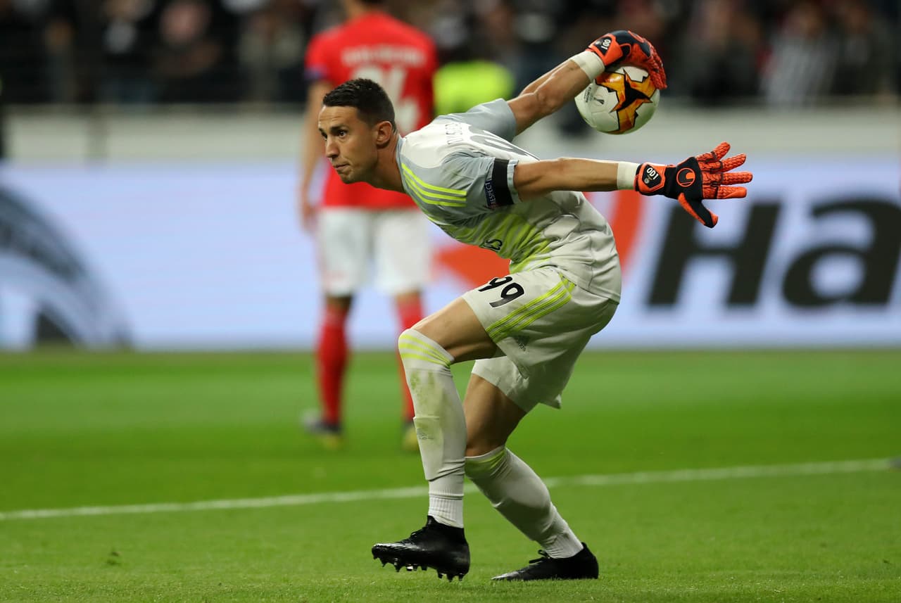 El portero griego del Benfica, Odysseas Vlachodimos, estaría en la carpeta de posibles llegadas del Manchester United y la Roma.