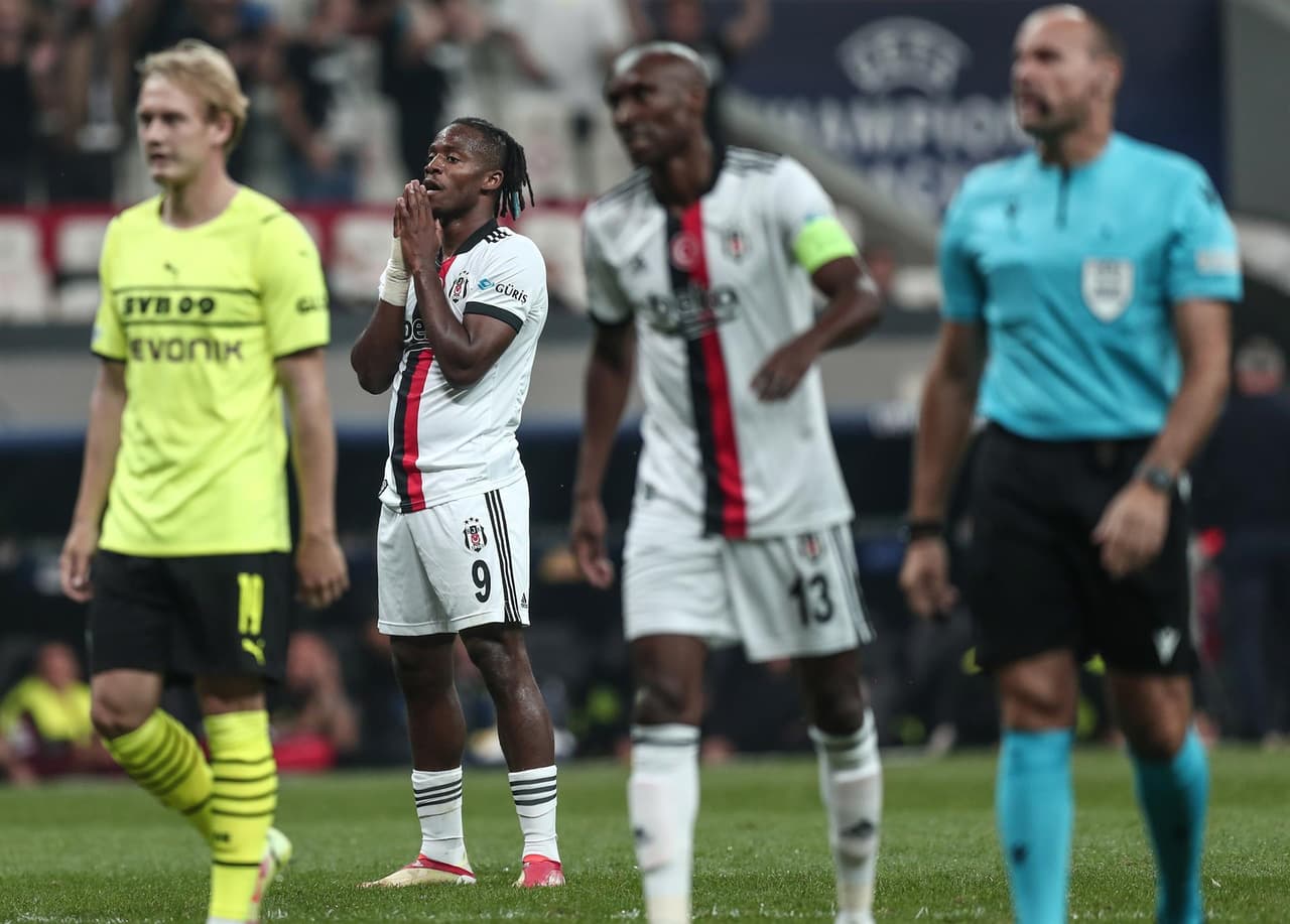 Borussia Dortmund se impone 2-1 ante el Besiktas durante la primera fecha de la fase de grupos en la UEFA Champions League. Jude Bellingham abrió el marcador al minuto 20’, posteriormente él mismo asistía a Erling Haaland para hacer el segundo gol de la noche. Ya en tiempo agregado, Javier Montero Rubio salva anotación para los locales.