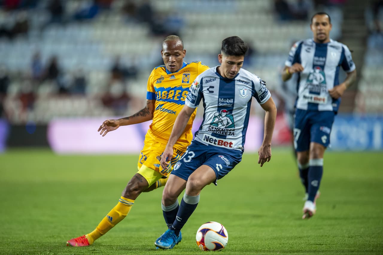 Roberto de la Rosa agarra adelantado a Nahuel y consigue el tanto que la da la victoria a 1-0 sobre los Tigres. Los felinos quedan fuera de del repechaje y Pachuca recupera posiciones y llega a la onceava plaza.