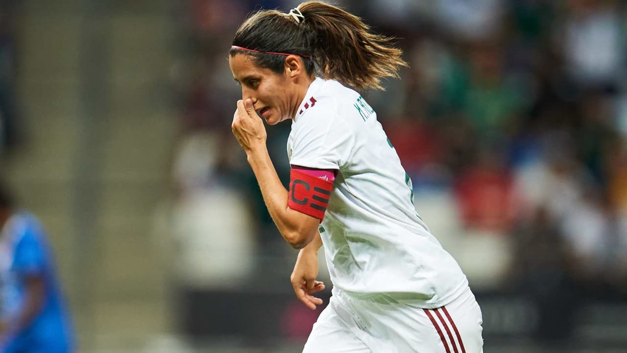 Kenti Robles lamenta entre lágrimas la derrota de México