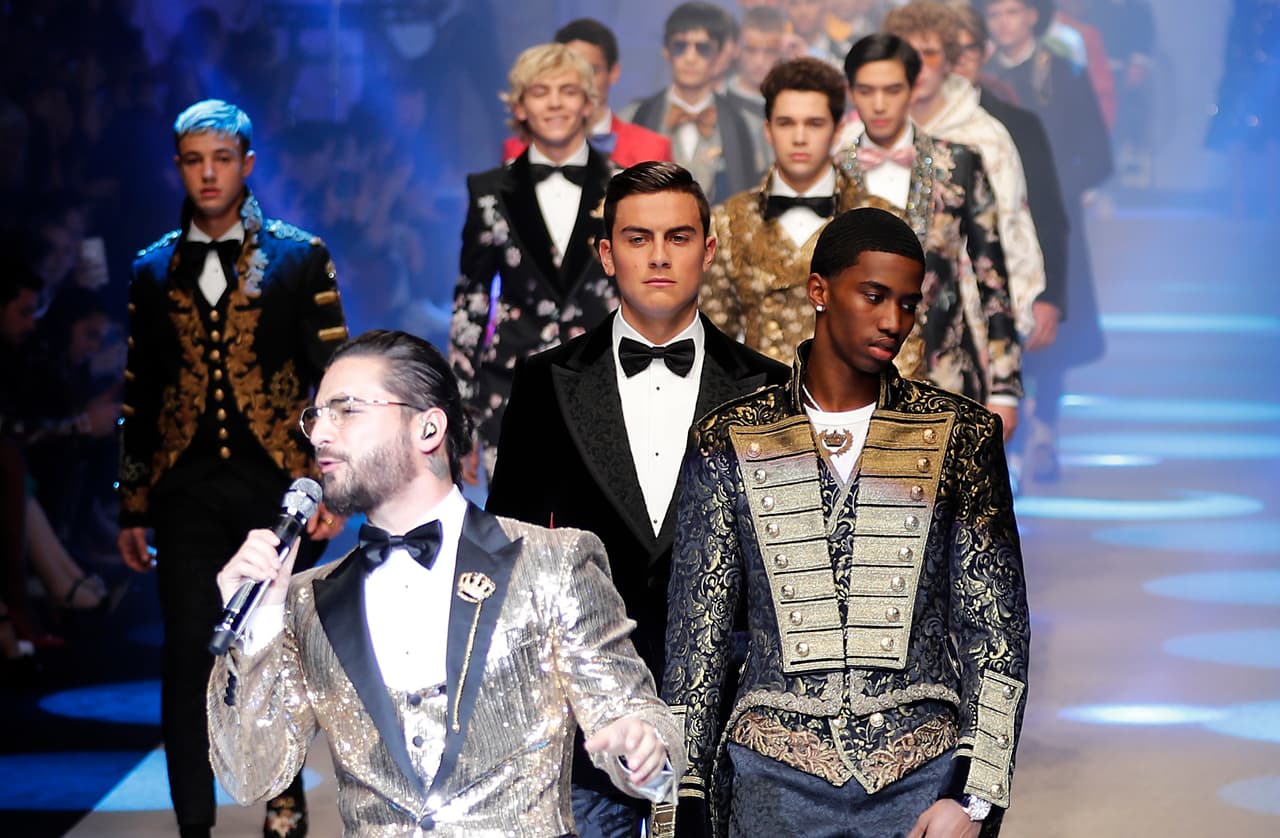 El delantero argentino Paulo Dybala hizo parte de la pasarela de modelos en la Fashion Week en Milán, aprovechando el receso con Juventus en la Serie A.