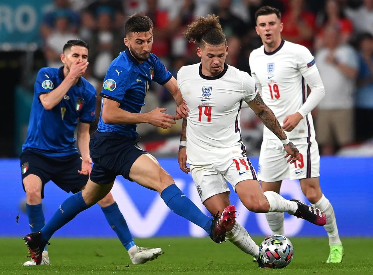 Italia es campeón indiscutible de Europa y se lleva la copa a casa. Luke Shaw abrió el marcador al minuto 2’ del encuentro y en el minuto 67, Leonardo Bonucci se encargó de igualar el marcador, ya en tiempos extra no pudieron pasar del 1-1 y, en tanda de penales, el equipo inglés no supo definir y la ‘Squadra Azzurra’ se corona en Wembley.