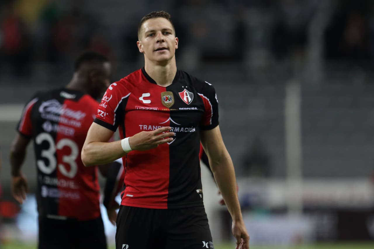 Atlas hizo valer su condición de local en el Estadio Jalisco y lleva ventaja para la vuelta de la Semifinal ante Tigres en el Universitario.