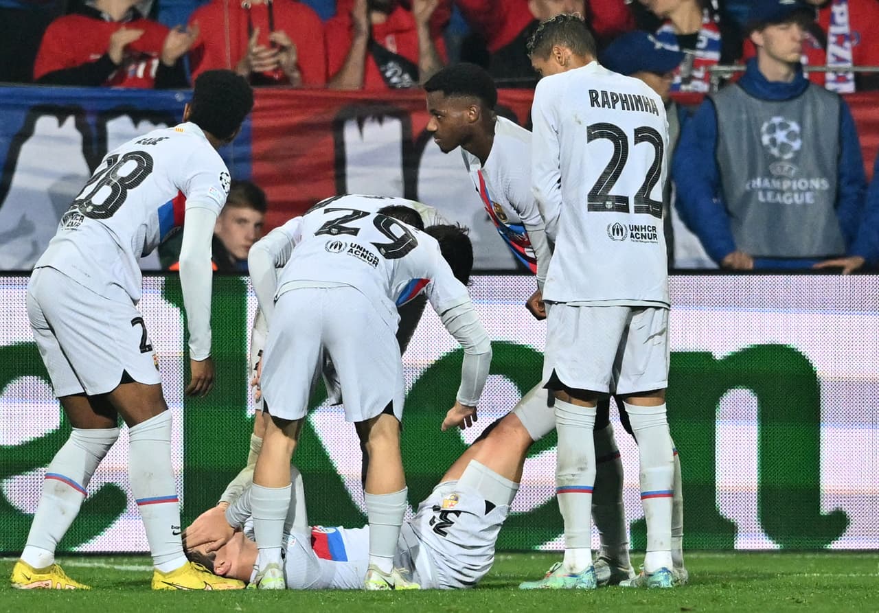 Barcelona goleó 2-4 al Viktoria Plzen en la Doosan Arena de República Checa con un doblete de Ferran Torres y goles de Marcos Alonso y Pablo Torre en la Jornada 6 de la Champions League.