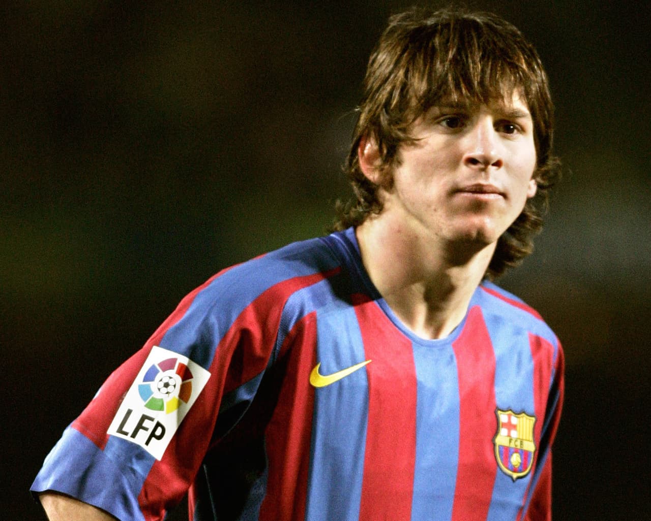Lionel Messi fue formado en la cantera de Barcelona, pero Arsene Wenger quiso llevarlo muy joven al Arsenal, que no pudo contratar al argentino por problemas para desplazarlo con su familia.