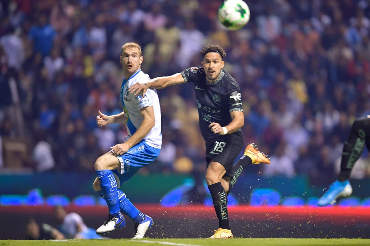 El primer tiempo lució trabado en medio campo con pocas emociones. Puebla se acercó más, pero falló en el último pase.