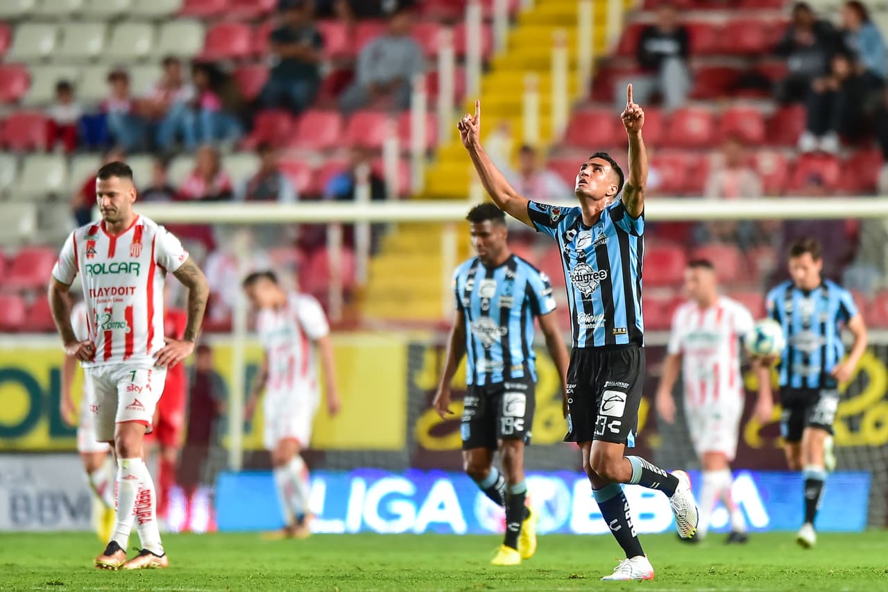 Necaxa y Gallos Blancos dividen puntos en un encuentro que terminó con emoción al límite.