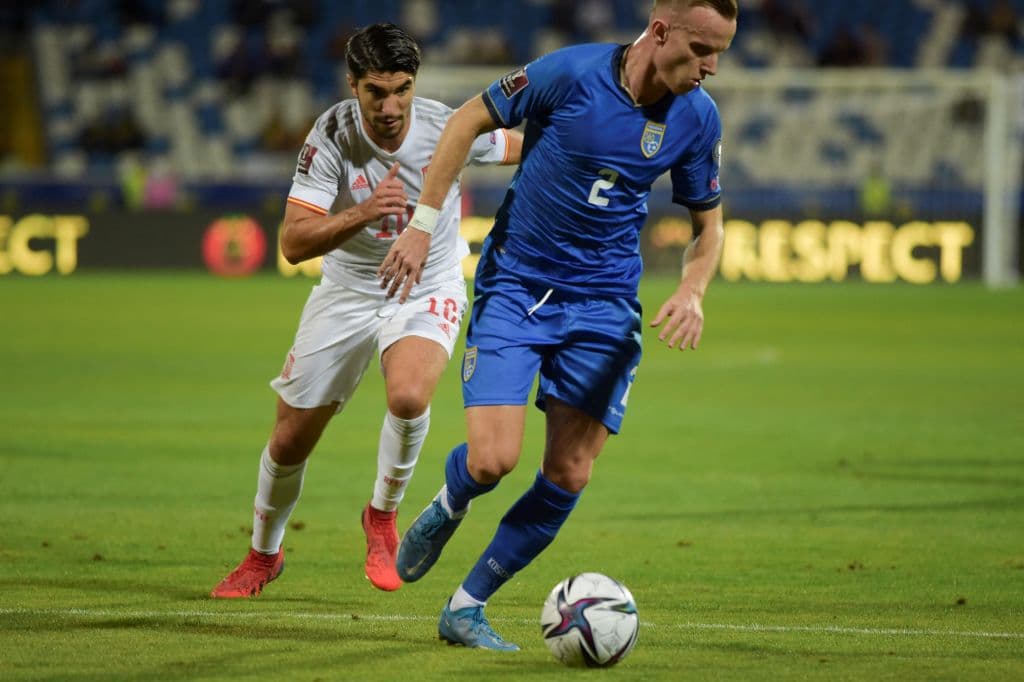 España se impone ante Kosovo con 2-0 durante la eliminatoria rumbo al Mundial de Catar 2022. Pablo Fornals (32') y Ferran Torres (88'), le dieron la victoria a la escuadra dirigida por Luis Enrique, quien lidera el Grupo B seguido de Suecia.