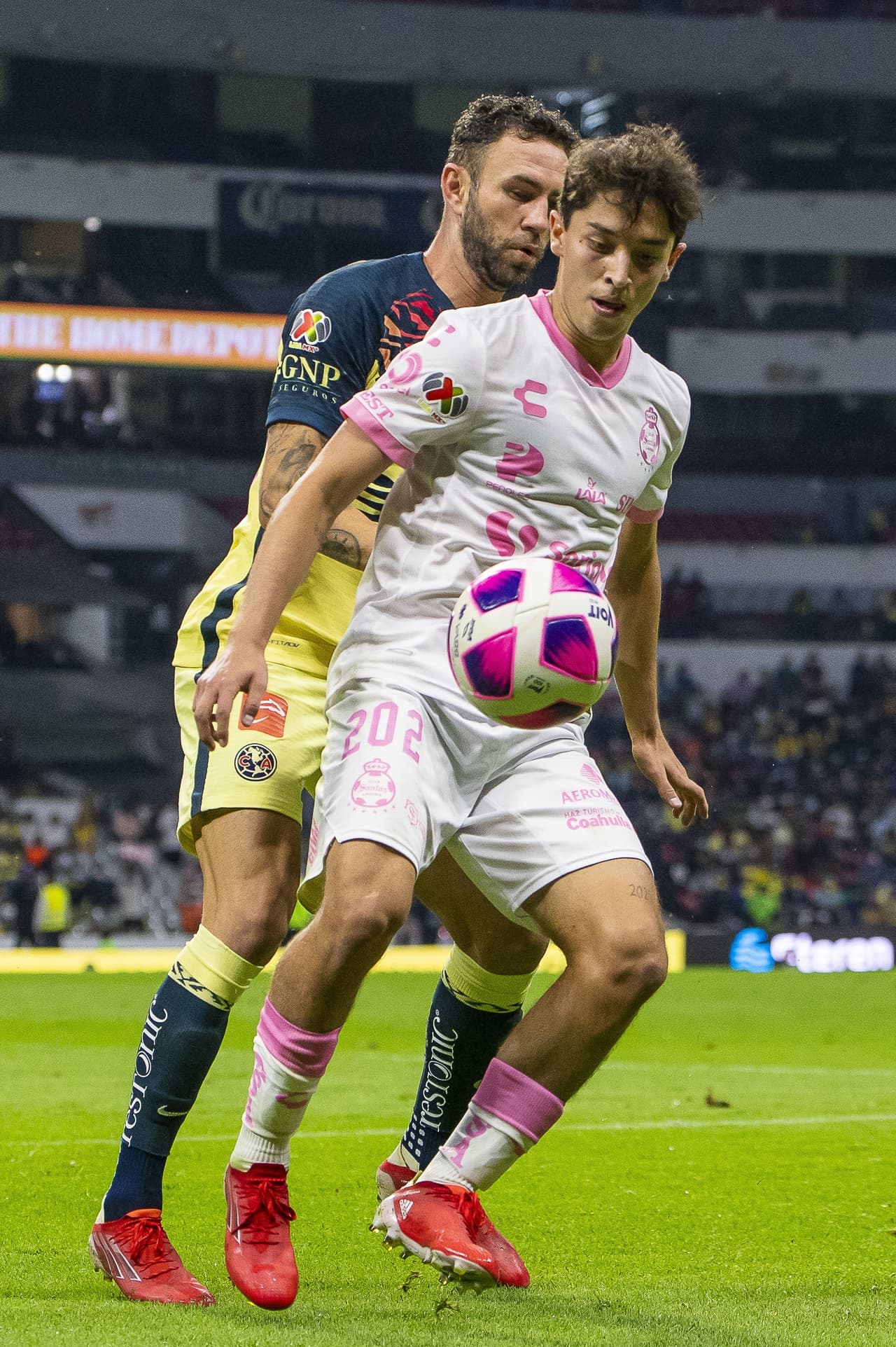 Con goles de Alvaro Fidalgo y Sebastián Córdova, América vence 2-1 a Santos, llegan a 31 puntos y continúan como líderes del torneo.