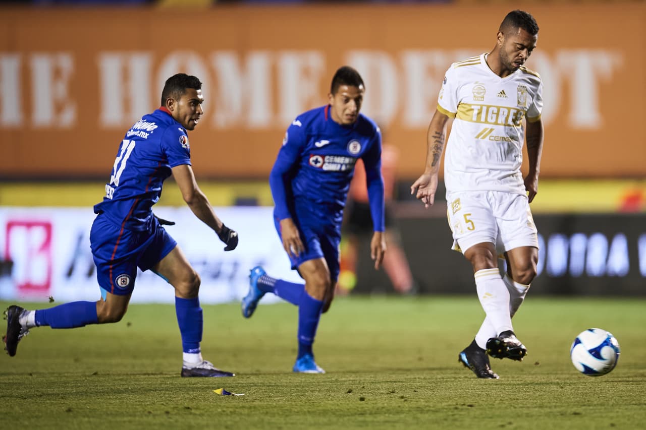 Los Tigres no tienen un buen regreso y Cruz Azul vence 0-2 en el Volcán. Cruz Azul se sitúa en la tercer posición con 12 unidades y los regios se quedan en la décima plaza con 7 unidades, aunque tienen un partido menos que los demás.