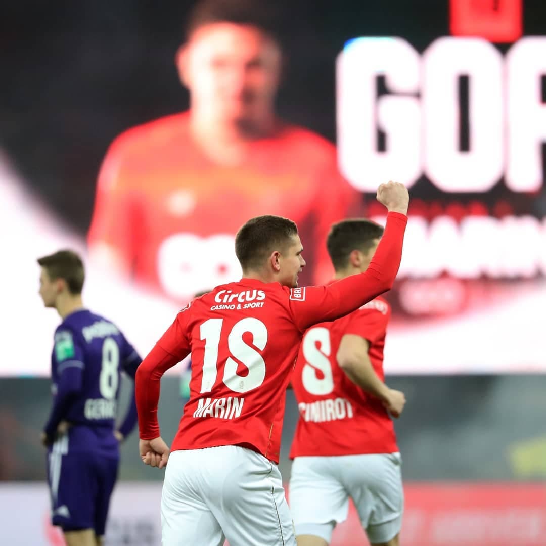 El rumano Razvan Marin (18) era la figura del partido para el Standard Liege, que superaba por 2-0 al Anderlecht en la Fase Final de la Liga de Bélgica.