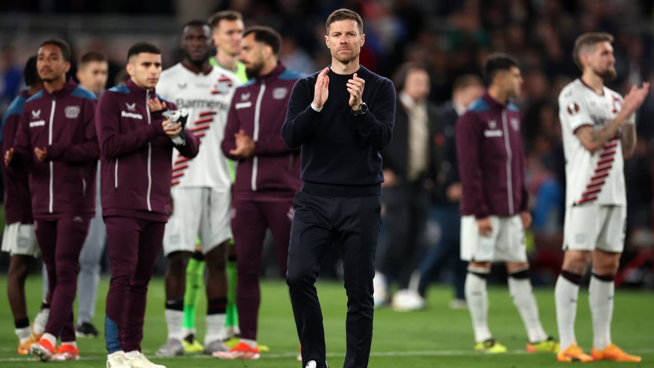 Bayer Leverkusen hace pasillo al Atalanta como campeón de la UEFA Europa League