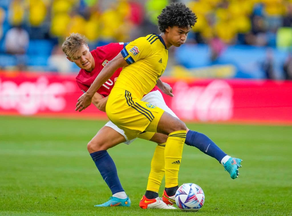 La presencia de Erling Haaland ha cambiado la cara de la selección de Noruega, disparada en la UEFA Nations League gracias a un nuevo triunfo logrado en Oslo ante Suecia por 3-2, con dos goles y una asistencia del flamante refuerzo del Manchester City.