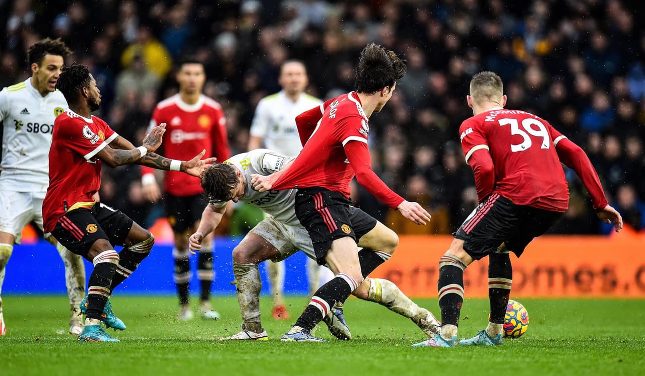 Leeds cae con goliza ante el Manchester United en casa, al cierre de la J26 en la Premier League. Harry Maguire y Bruno Fernandes ponían arriba a los Red Devils durante la primera mitad, pero Rodrigo Moreno y Raphinha igualaban el marcador al minuto 54', ya después Frederico Rodrigues y Anthony Elanga despegaron los números para cerrar 4-2.
