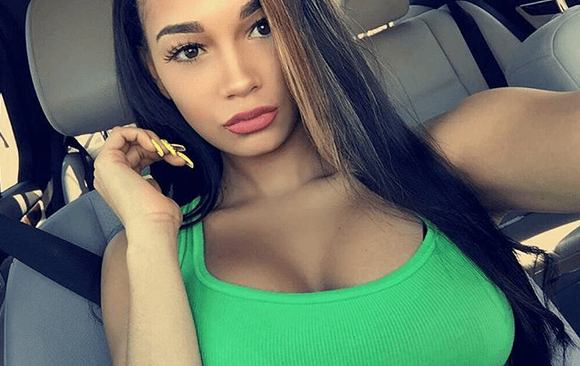 <a href="https://www.univision.com/deportes/sensacion-deporte/la-harias-tu-amante-una-infidelidad-con-esta-sexy-modelo-dano-la-boda-de-un-futbolista-fotos" target="_blank">La propia Lovelace</a> también fue madre gracias a un hijo que aparece con Berahino como padre y que nació el 17 de julio.