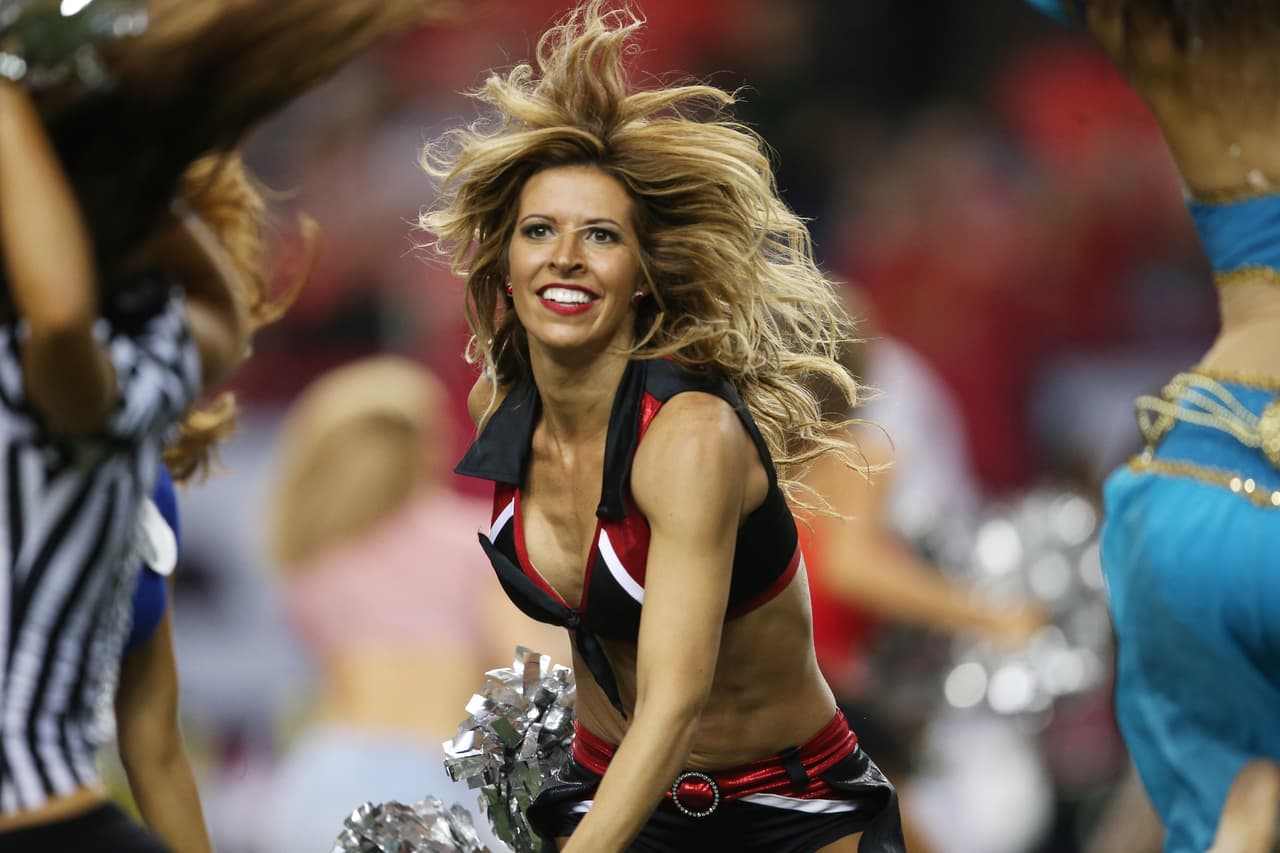 Las bellas porristas de la NFL siguen demostrándonos sus disfraces en esta época de Halloween. ¡Chécalos!