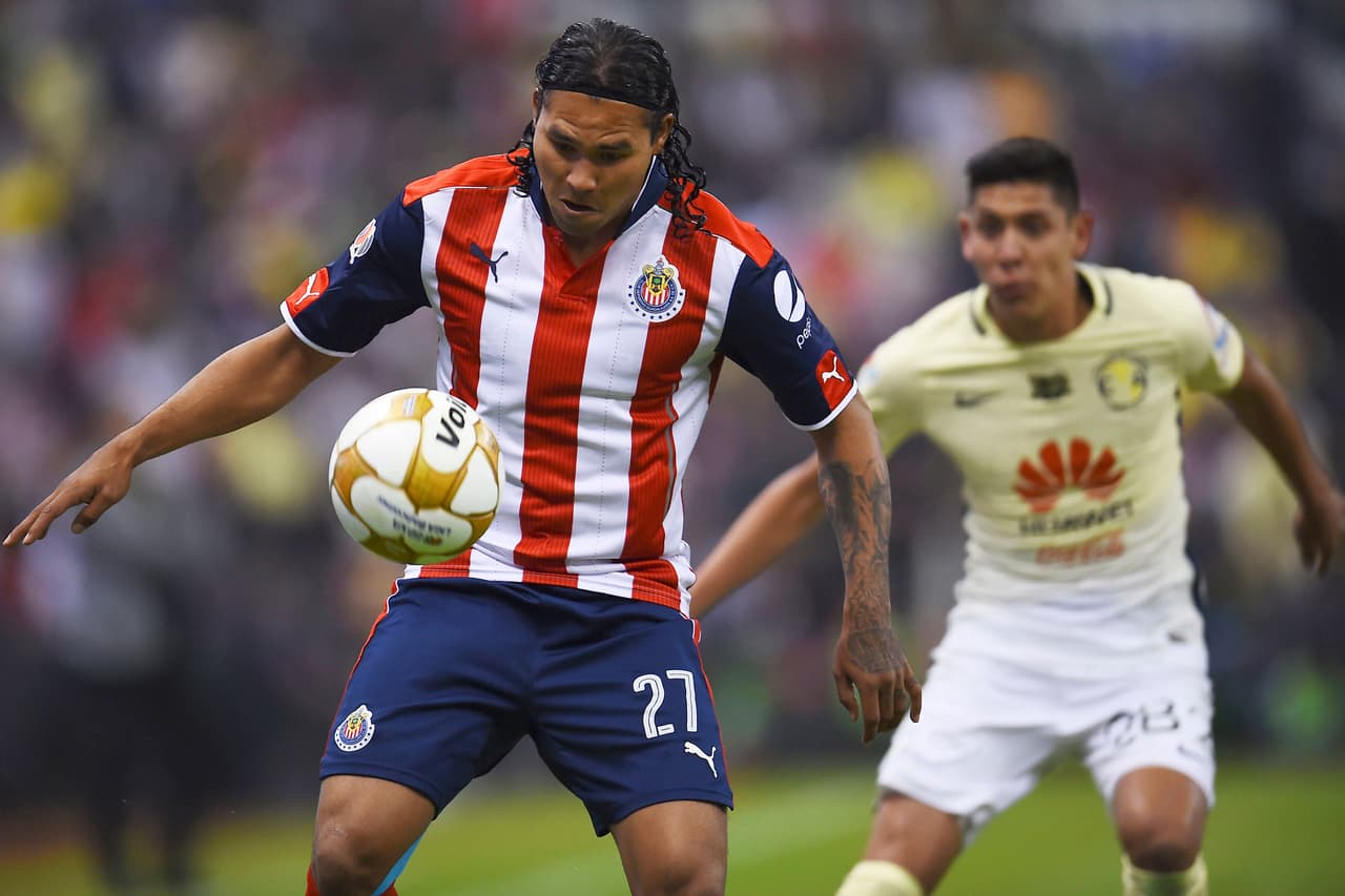 El mexicano Carlos Peña tuvo un paso discreto por Chivas de Guadalajara, al que llegó en condición de figura y del que salió sin alcanzar los títulos deseados.