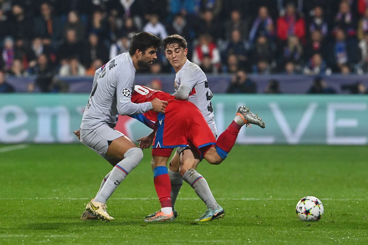 Barcelona goleó 2-4 al Viktoria Plzen en la Doosan Arena de República Checa con un doblete de Ferran Torres y goles de Marcos Alonso y Pablo Torre en la Jornada 6 de la Champions League.