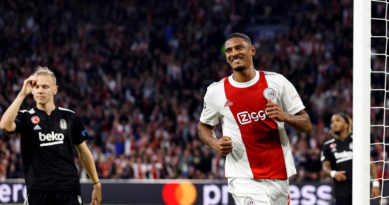 Ajax se impone 2-0 ante el Besiktas en Amsterdam, durante la fase de Grupos de la UEFA Champions League. Las anotaciones corrieron a cargo de Steven Berguis (17') y Sébastien Haller (43'). Edson Álvarez disputó los 90 minutos del encuentro.