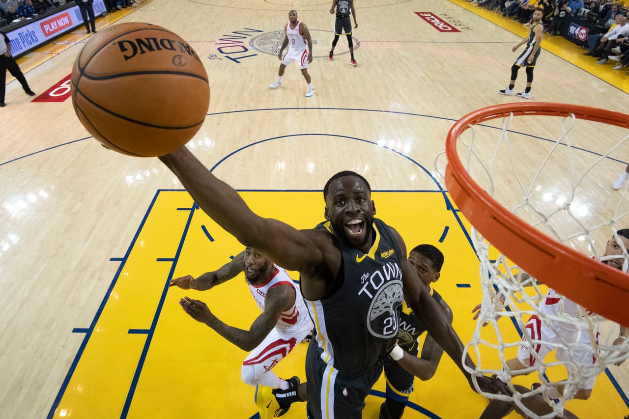 Por el lado de los Warriors el Top 5 lo cierra Draymond Green con un gran doble-doble de 15 puntos, 12 rebotes y siete asistencias en 39 minutos disputados esta noche.