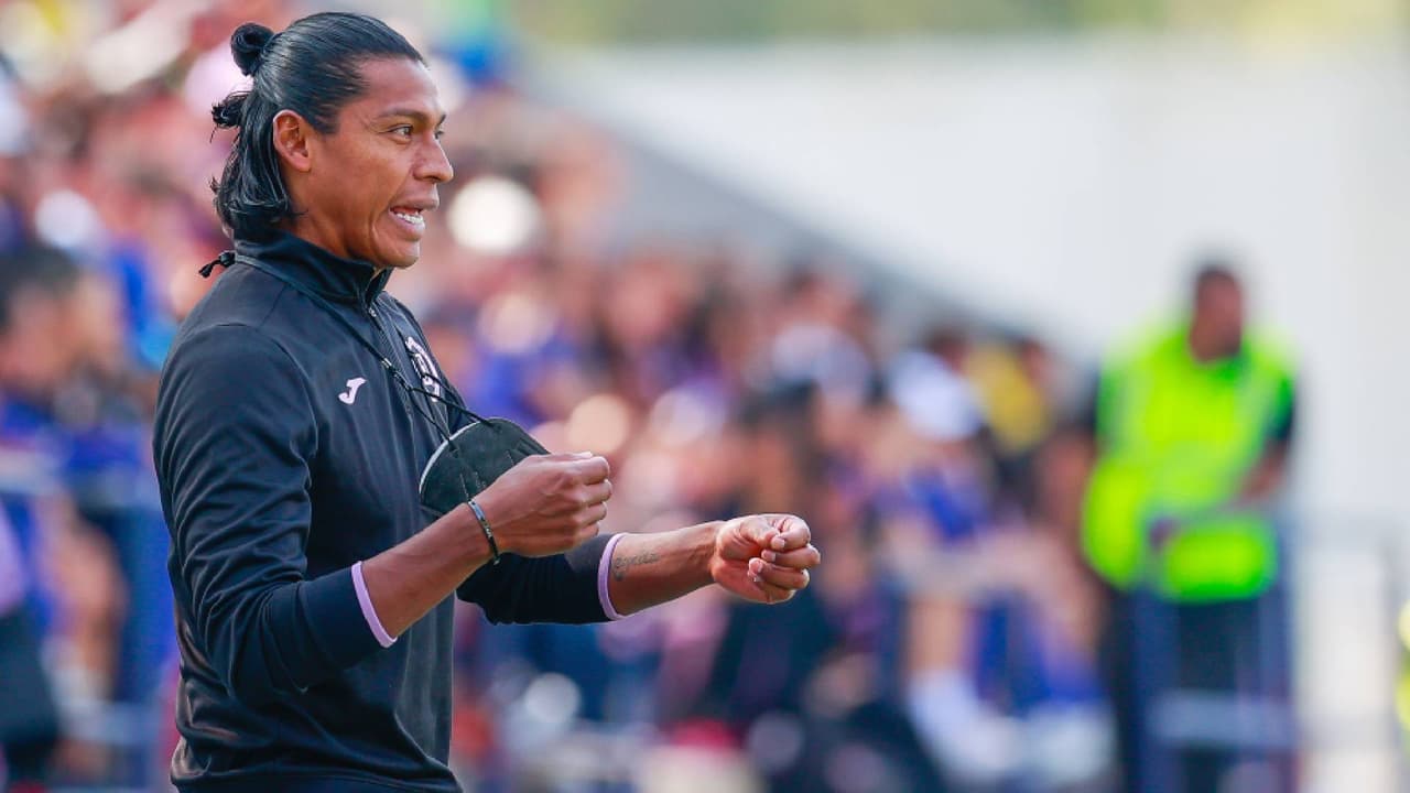 ¡Oficial! Joel Huiqui asume el cargo tras despido de Larcamón