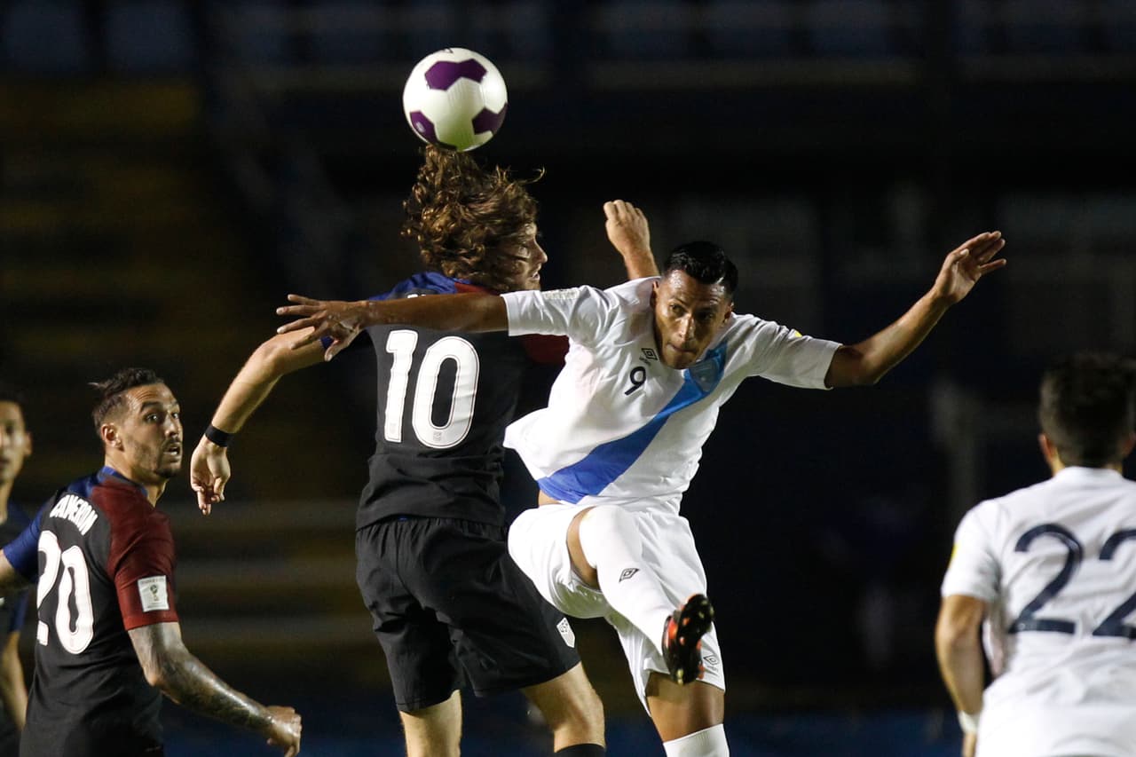 El medio campo del Team USA con Mix Diskerud, falló en el segundo gol de Guatemala.