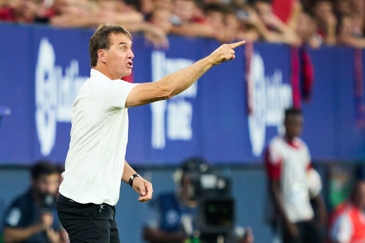 Con un 'Tecatito' Corona muy lúcido, el Sevilla no pudo en su visita al Osasuna que aprovechó un polémico penal para sellar el 2-1 con el que venció al equipo de Julen Lopetegui en El Sadar.