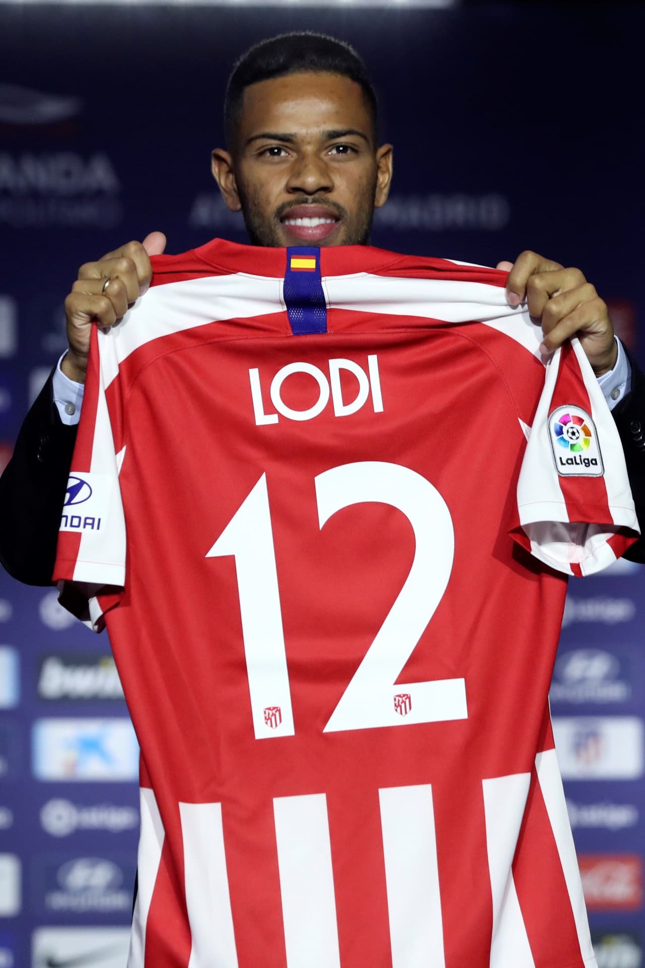 "A mi me gusta mucho Filipe Luis, es una referencia. Me gustaría tener sus características. Si se queda voy a aprender mucho más de él", comentó.