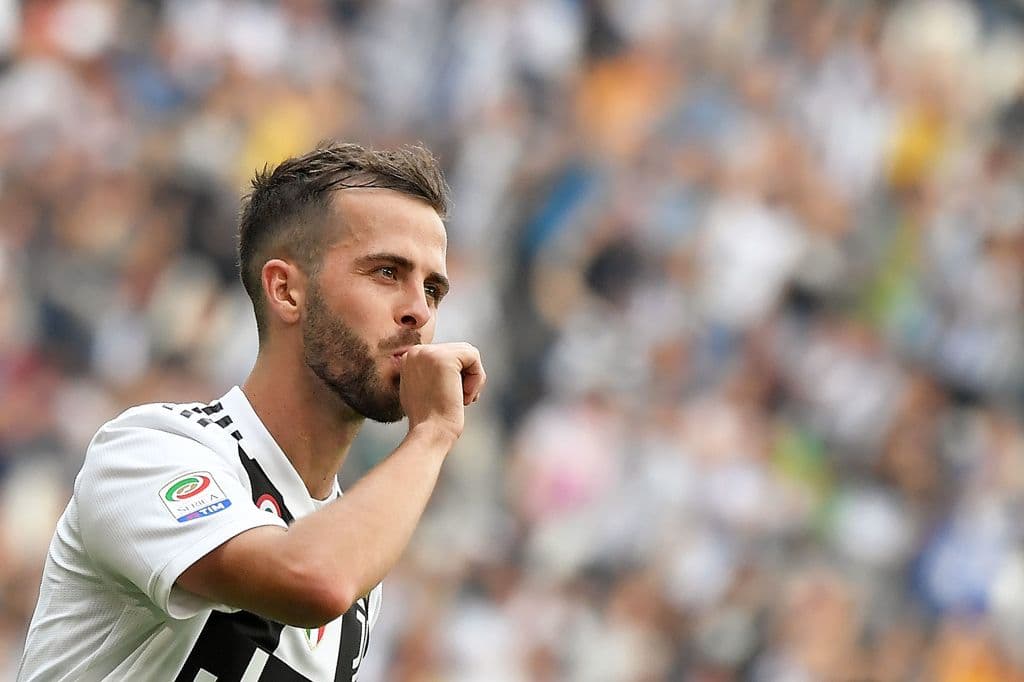 Directivos del Barcelona se sentarán con el representante del bosnio Miralem Pjanic para negociar su traspaso del Juventus al club catalán. Su pase está tasado en 100 millones de euros.