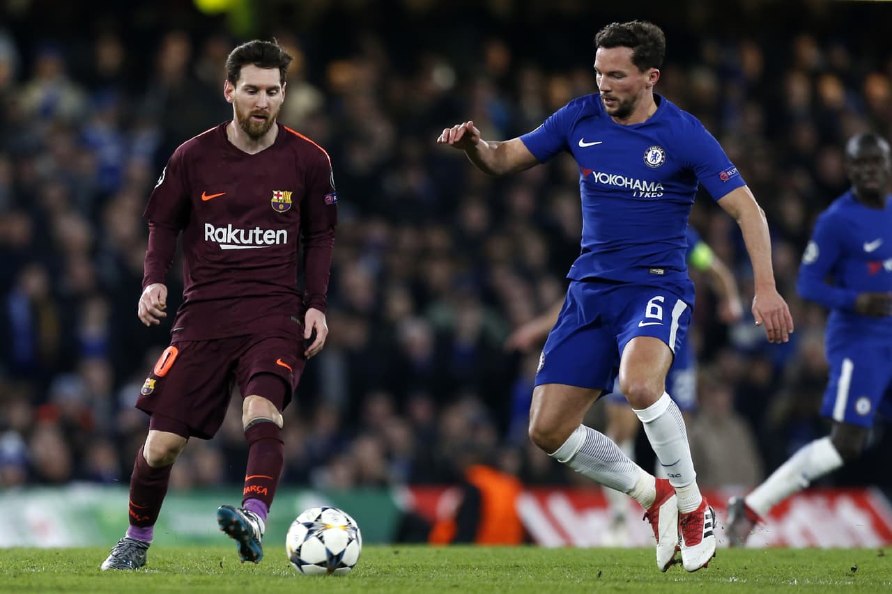 Barcelona's Argentinian striker Lionel Messi (L) vies with Chelsea's English midfielder Danny Drinkwater during the first leg of the UEFA Champions League round of 16 football match between Chelsea and Barcelona at Stamford Bridge stadium in London on February 20, 2018. / AFP PHOTO / IKIMAGES / Ian KINGTON (Photo credit should read IAN KINGTON/AFP/Getty Images)