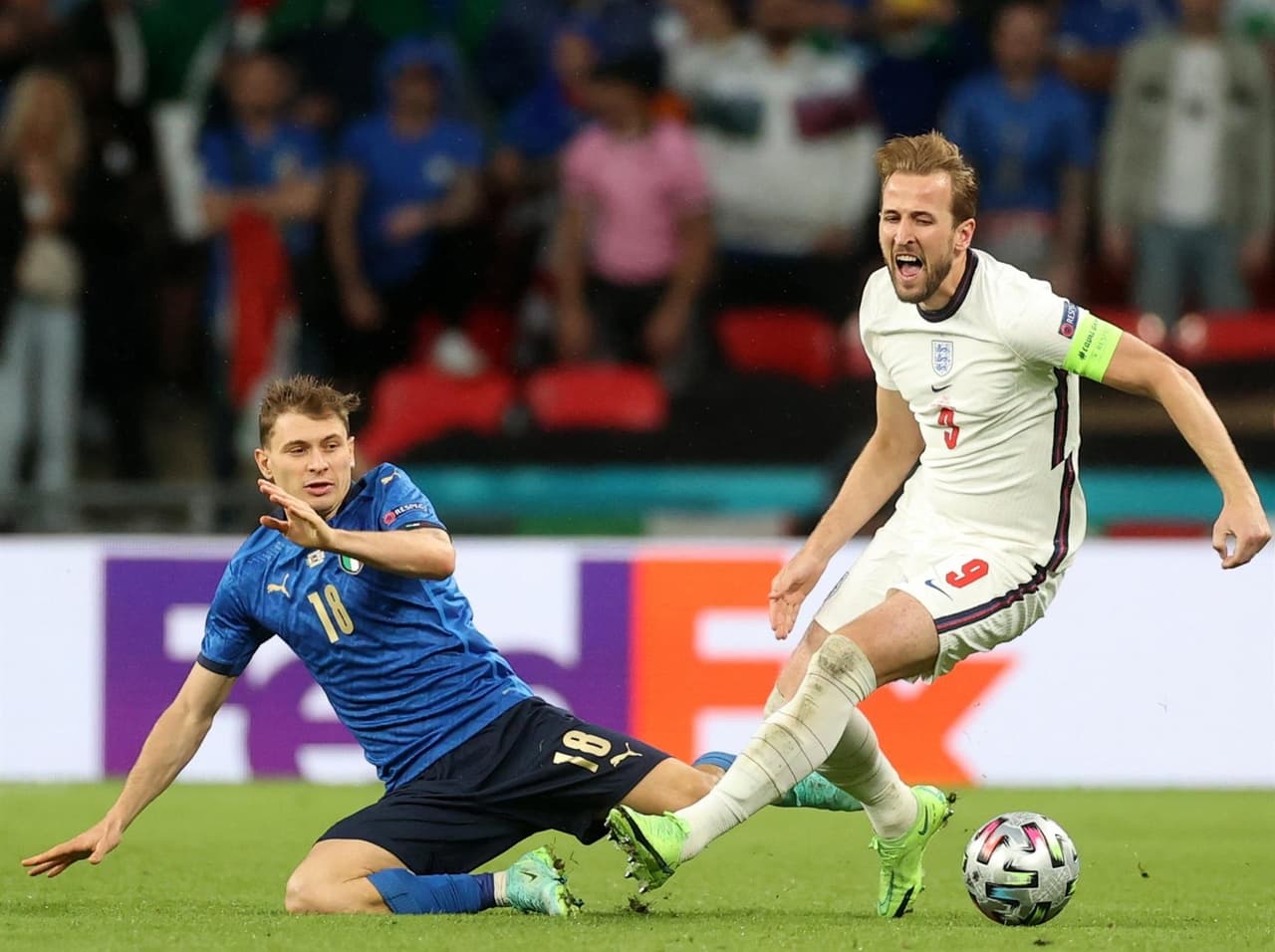 Italia es campeón indiscutible de Europa y se lleva la copa a casa. Luke Shaw abrió el marcador al minuto 2’ del encuentro y en el minuto 67, Leonardo Bonucci se encargó de igualar el marcador, ya en tiempos extra no pudieron pasar del 1-1 y, en tanda de penales, el equipo inglés no supo definir y la ‘Squadra Azzurra’ se corona en Wembley.
