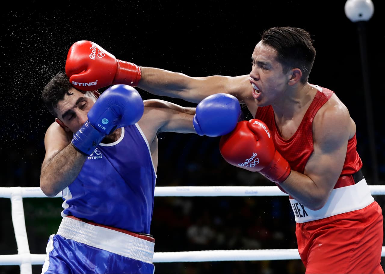 Precisamente, por el hecho de demostrar más decisión a la hora de golpear el 'Chino' pudo quedarse con el primer asalto, con triple 10-9 de los jueces favoreciendo al tricolor.